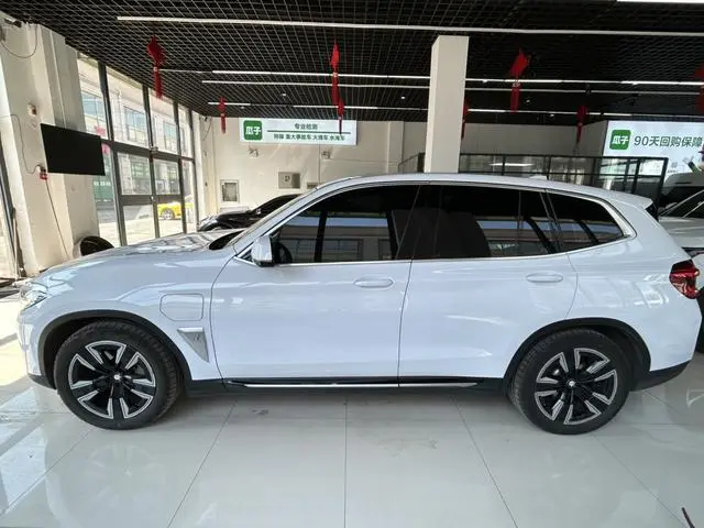 BMW BMW iX3 Facelift leading type