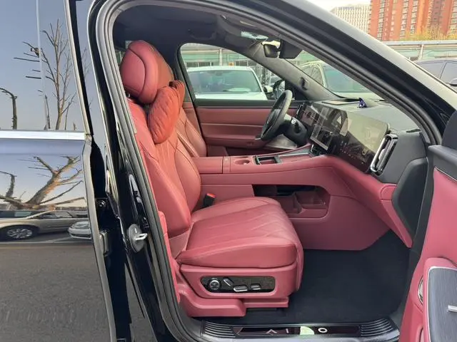 AITO Ask the world M8 Extended range Ultra six-seater version