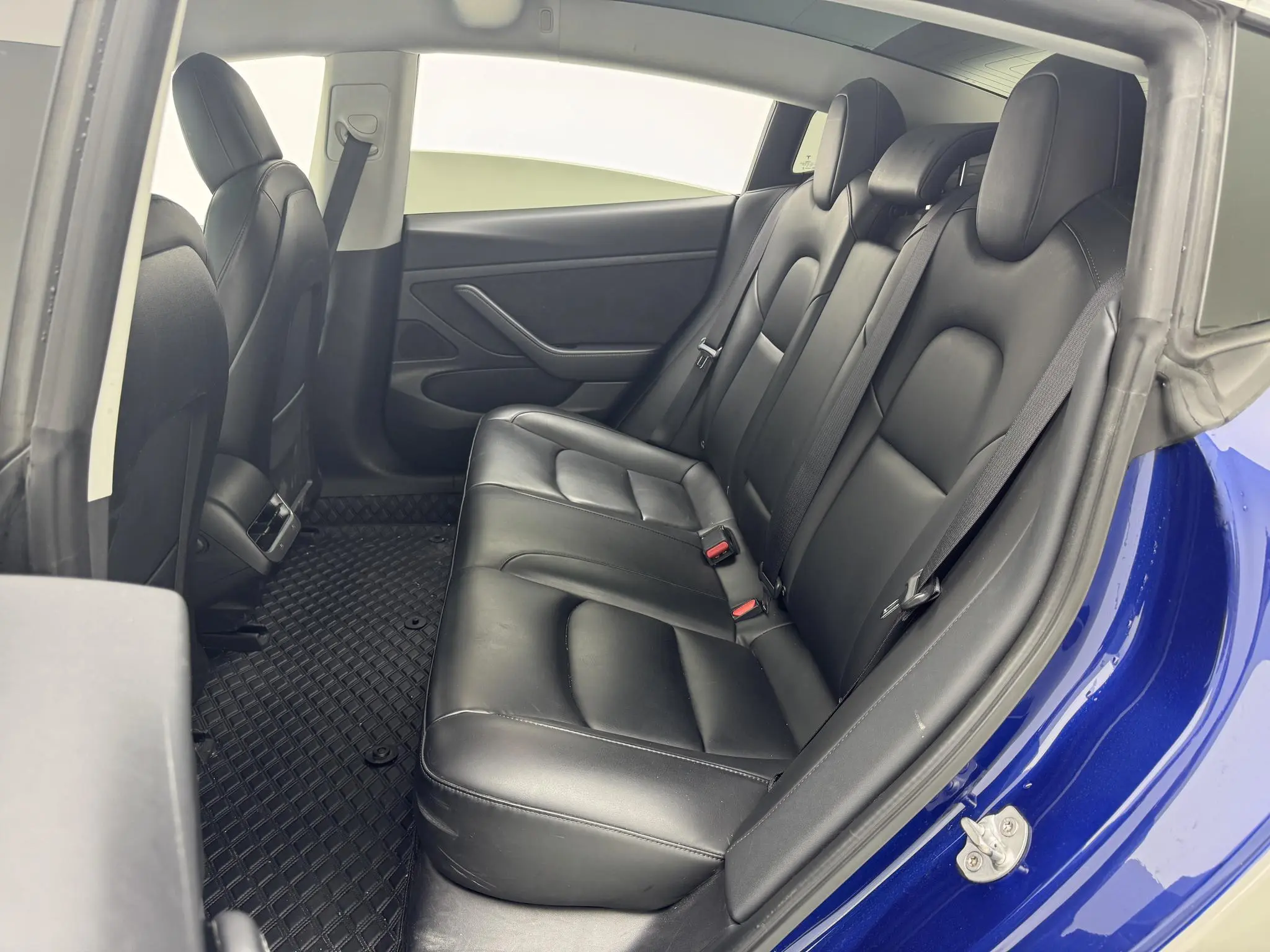 Tesla Model 3 Upgraded version of standard battery life rear drive
