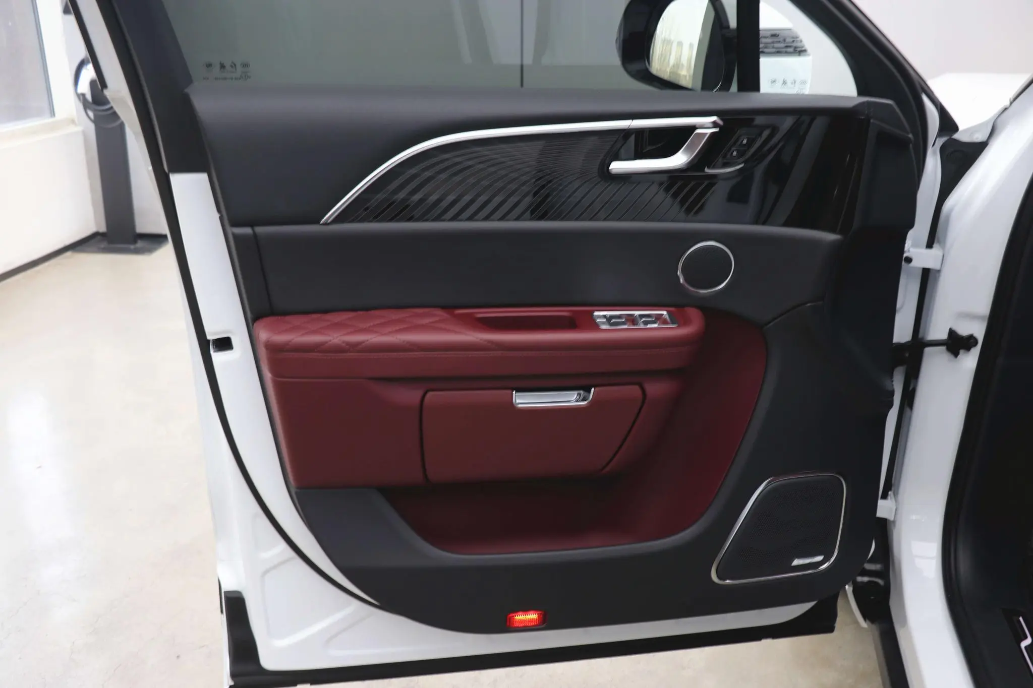 Hongqi Hongqi E-HS9 660km Qichang version six seats