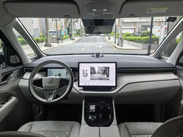 Volvo Volvo EM90 Ultra six seats