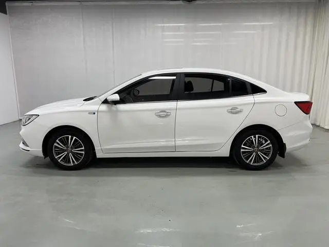 Roewe Roewe i5 1.5L automatic 4G interconnection Langham Place version Country V