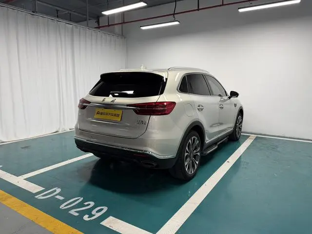 Hongqi Hongqi HS5 2.0T Zhilian flag collar four-wheel drive version