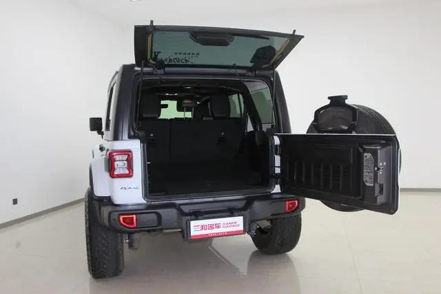 Jeep Wrangler 4xe PHEV Four-door 2.0T 4xe Sahara