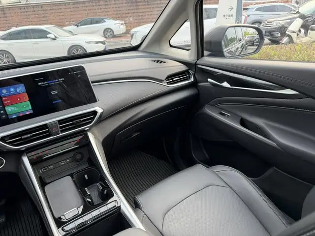 Maxus Chase G50 PLUS 1.5T automatic escort version