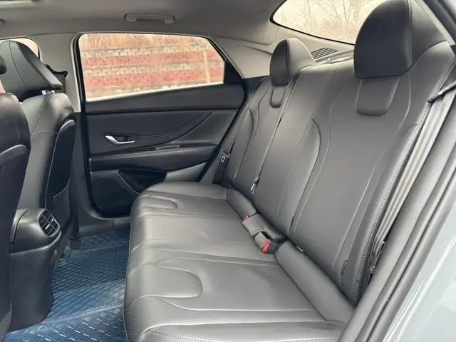 Hyundai Elantra 1.5L CVT LUX Premium Edition