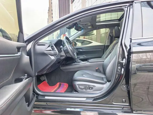 TOYOTA Camry 2.5G Deluxe Edition