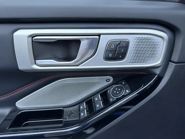 Ford Explorer EcoBoost 285 four-wheel drive sports version ST-LINE 7-seater