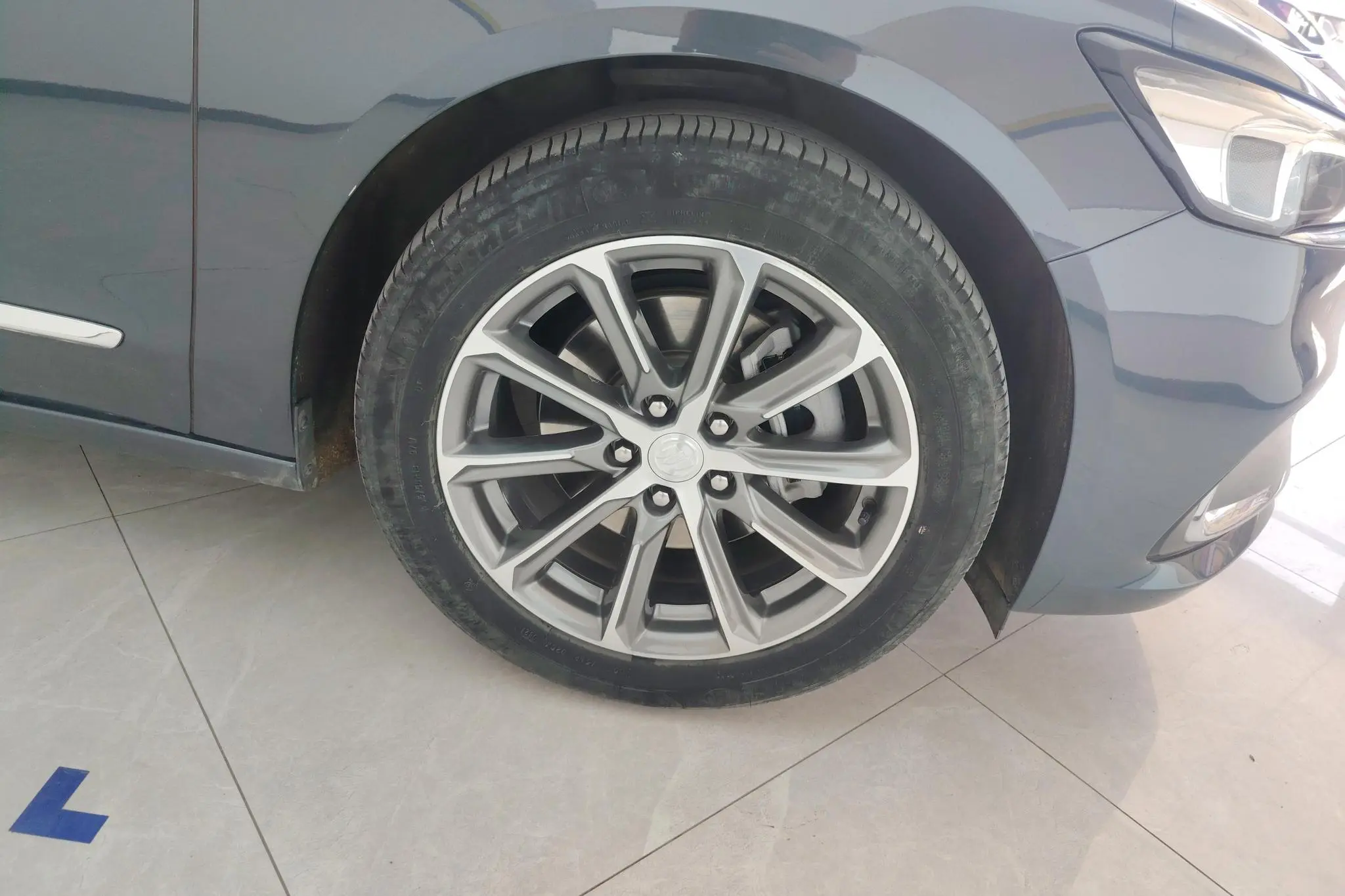 Buick Lacrosse 652T luxury