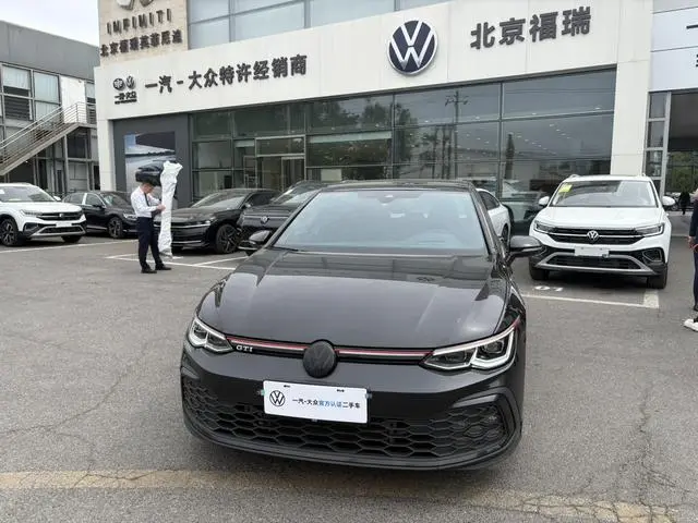 Volkswagen Golf GTI 380TSI DSG GTI
