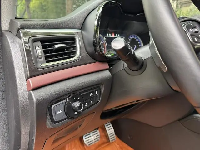GAC Trumpchi GS8 320T two-wheel drive luxury Zhilian Edition 7 seats