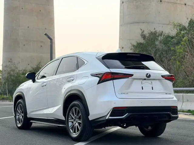 Lexus Lexus NX 200 front-drive front-running version of the country V