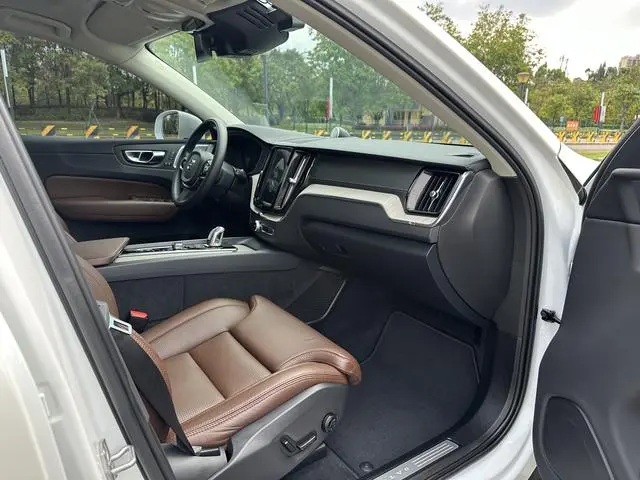 Volvo Volvo XC60 PHEV T8 E-drive Hybrid Zhizun Deluxe Edition Country V
