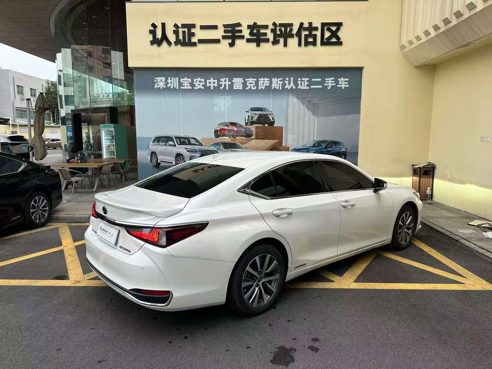 Lexus Lexus ES 300h Excellent Edition Country VI