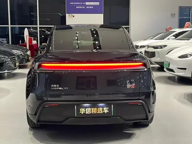 Tesla Model Y Long battery life, all-wheel drive, first version