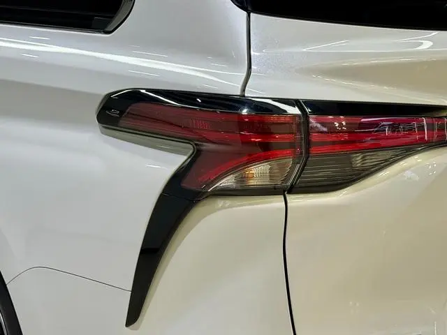 TOYOTA Saina Dual engine 2.5L platinum version