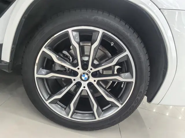 BMW BMW X3 The second facelift xDrive30i leading M sports suit