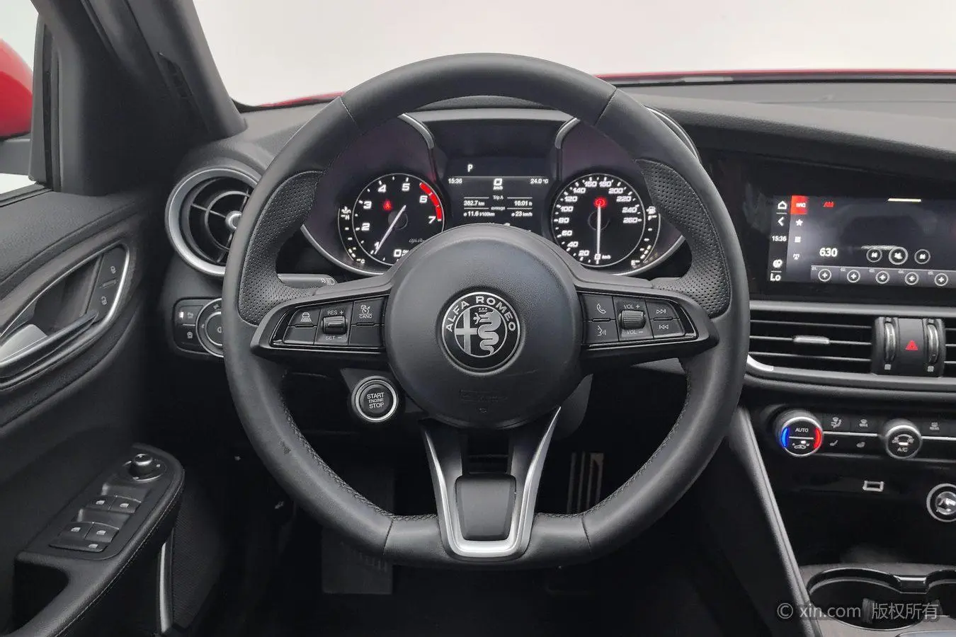 Alfa Romeo Giulia 2.0T 280HP Ti driving control version