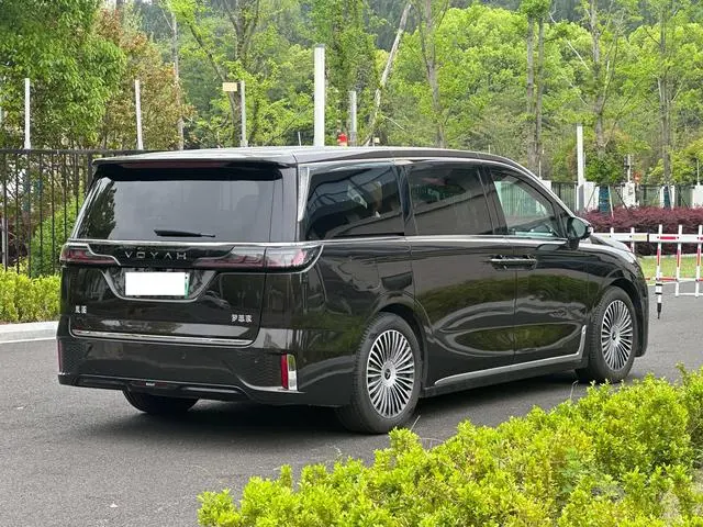 VOYAH Lantu Dreamer PHEV Four-wheel drive flagship Kunpeng Edition