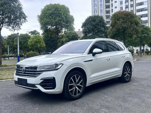 Volkswagen Touareg 3.0 TSI Sharp Front Version Country V