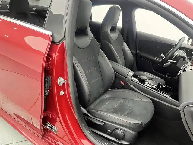 Mercedes-Benz Mercedes-Benz CLA Facelift CLA 200 four-door coupe