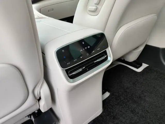 AITO Ask the world M8 Extended range Max+ five-seater version
