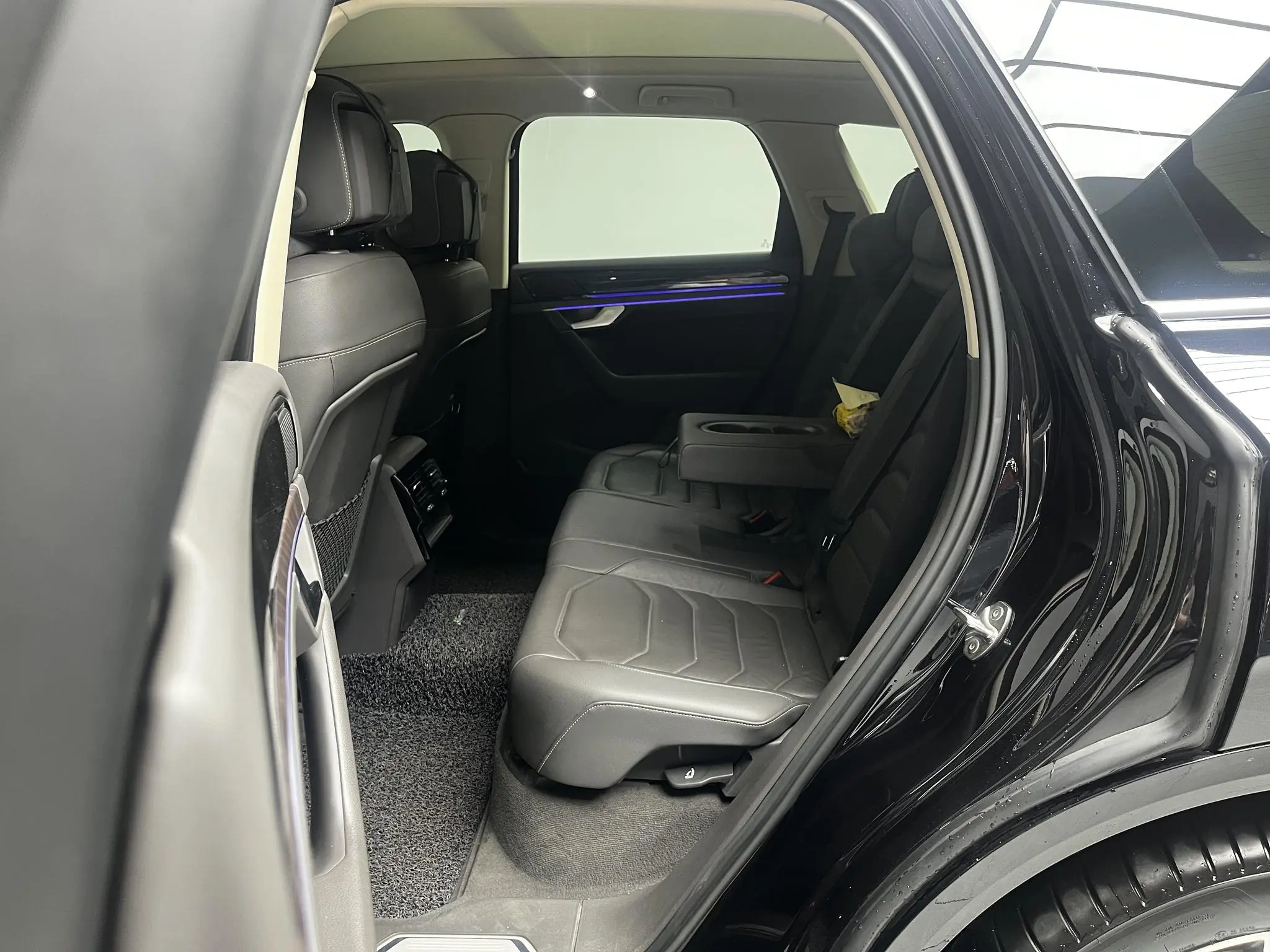 Volkswagen Touareg 3.0 TSI Sharp Front Version Country V