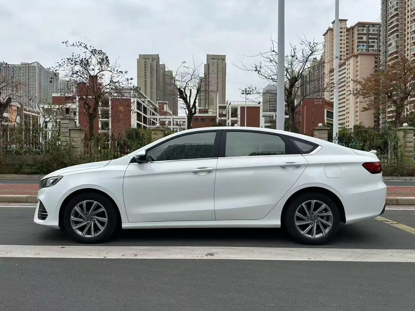 Geely Binrui 14T CVT colorful version