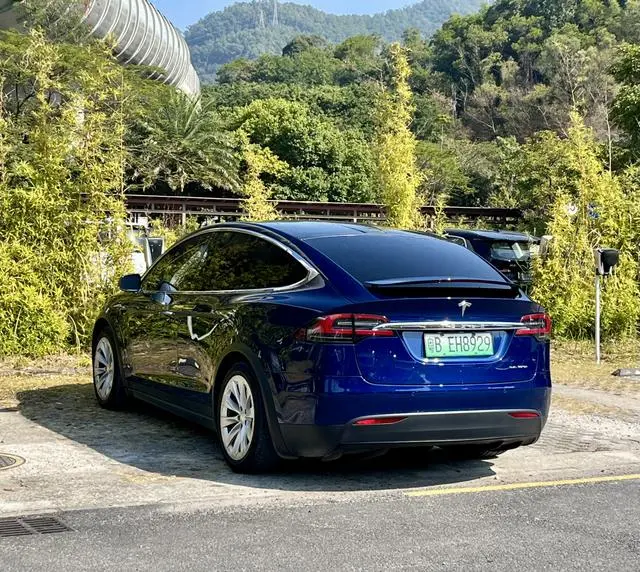 Tesla Model X Long battery life version