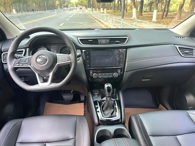 Nissan Qashqai 2.0 L XV Smart Edition