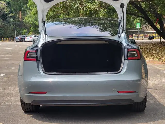 Tesla Model 3 Upgraded version of standard battery life rear drive