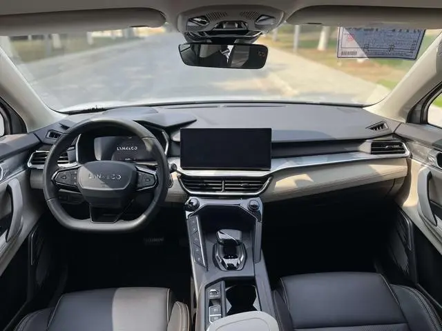 LYNK & CO Lynk & Co. 06 EM-P PHEV Remix Pro
