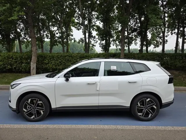 Volvo Volvo XC70 Four-wheel drive, long battery life Core