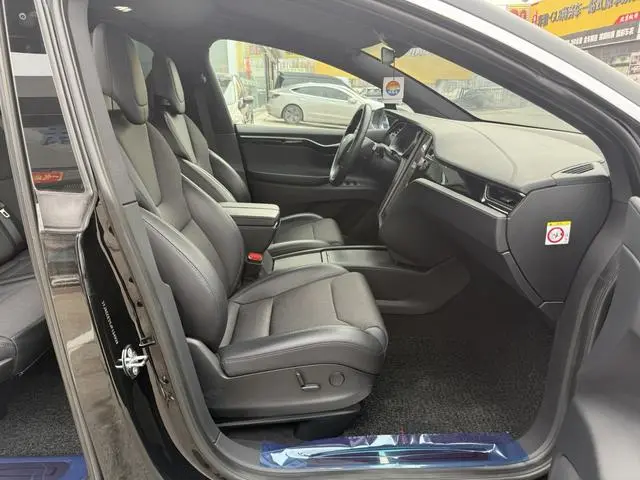 Tesla Model X 75D
