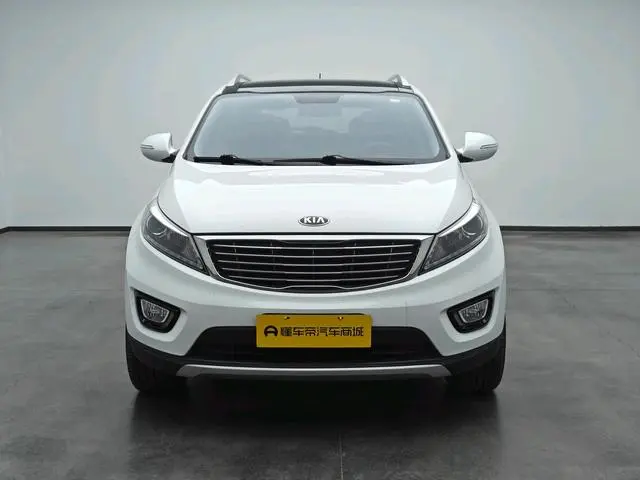 Kia Smart running 2.0L automatic two-wheel drive version DLX