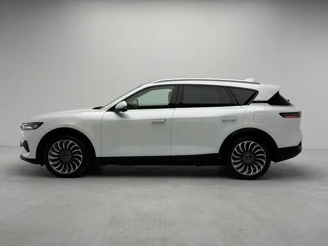 VOYAH Lan Tu FREE Four-wheel drive standard range extension exclusive luxury set