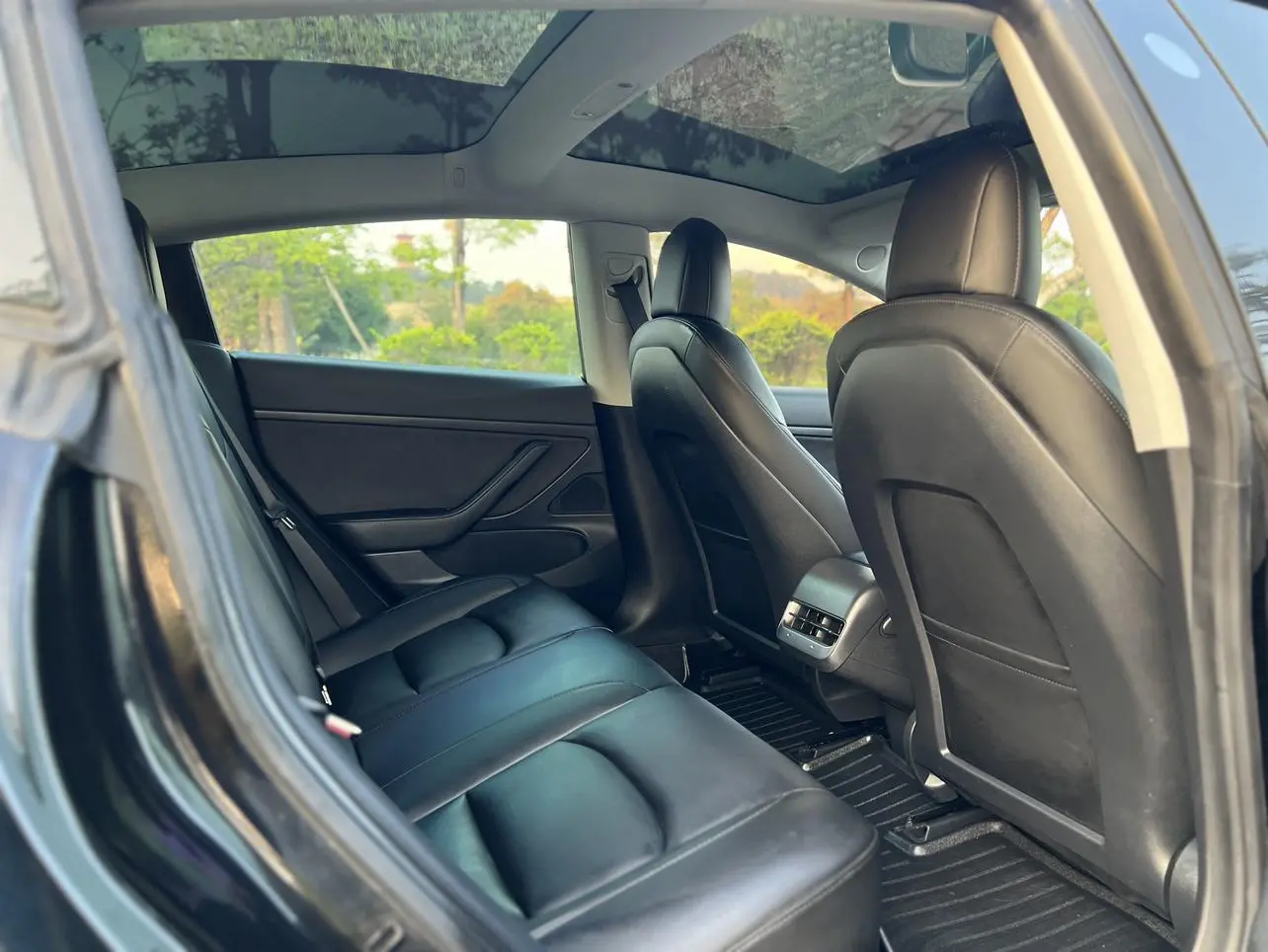 Tesla Model 3 Long battery life, rear-wheel drive version