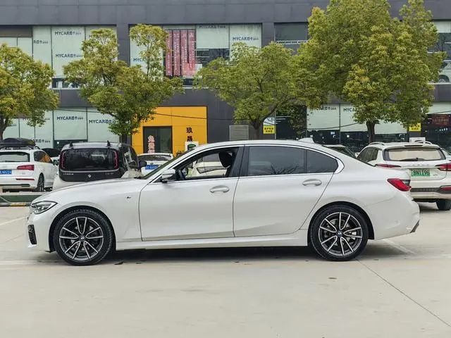BMW BMW 3 Series Facelift 325Li M sports suit