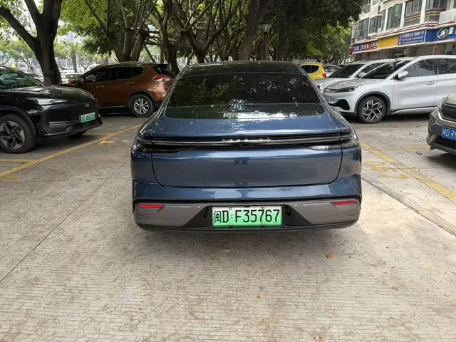 Geely Galaxy Galaxy Sparkle 8 PHEV 130km EM-P Starship Version