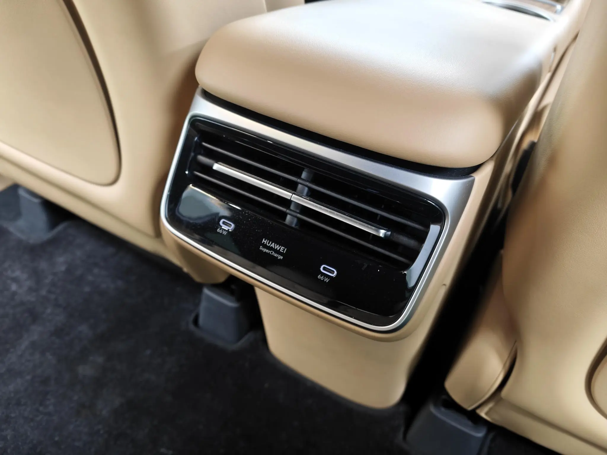 LUXEED Wisdom World R7 Pure electric 100kWh Max rear drive version