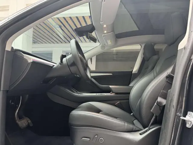 Tesla Model Y Rear-wheel drive version
