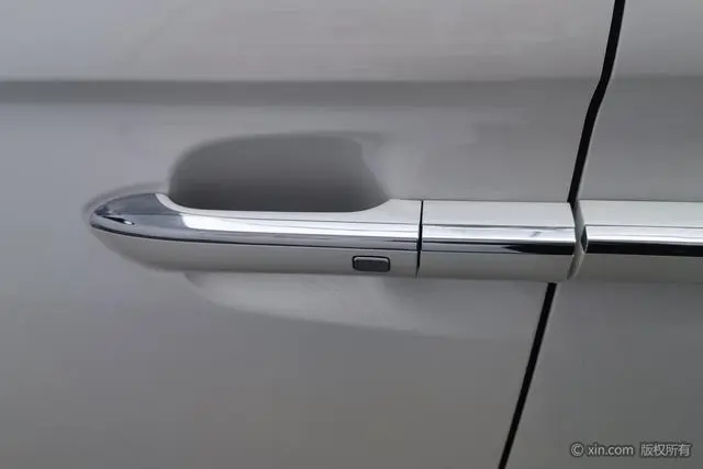 Roewe Roewe iMAX8 400TGI Premium Edition