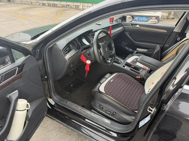 Volkswagen Magotan 280TSI DSG leading country V