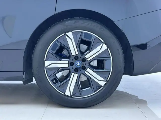 BMW BMW iX xDrive40