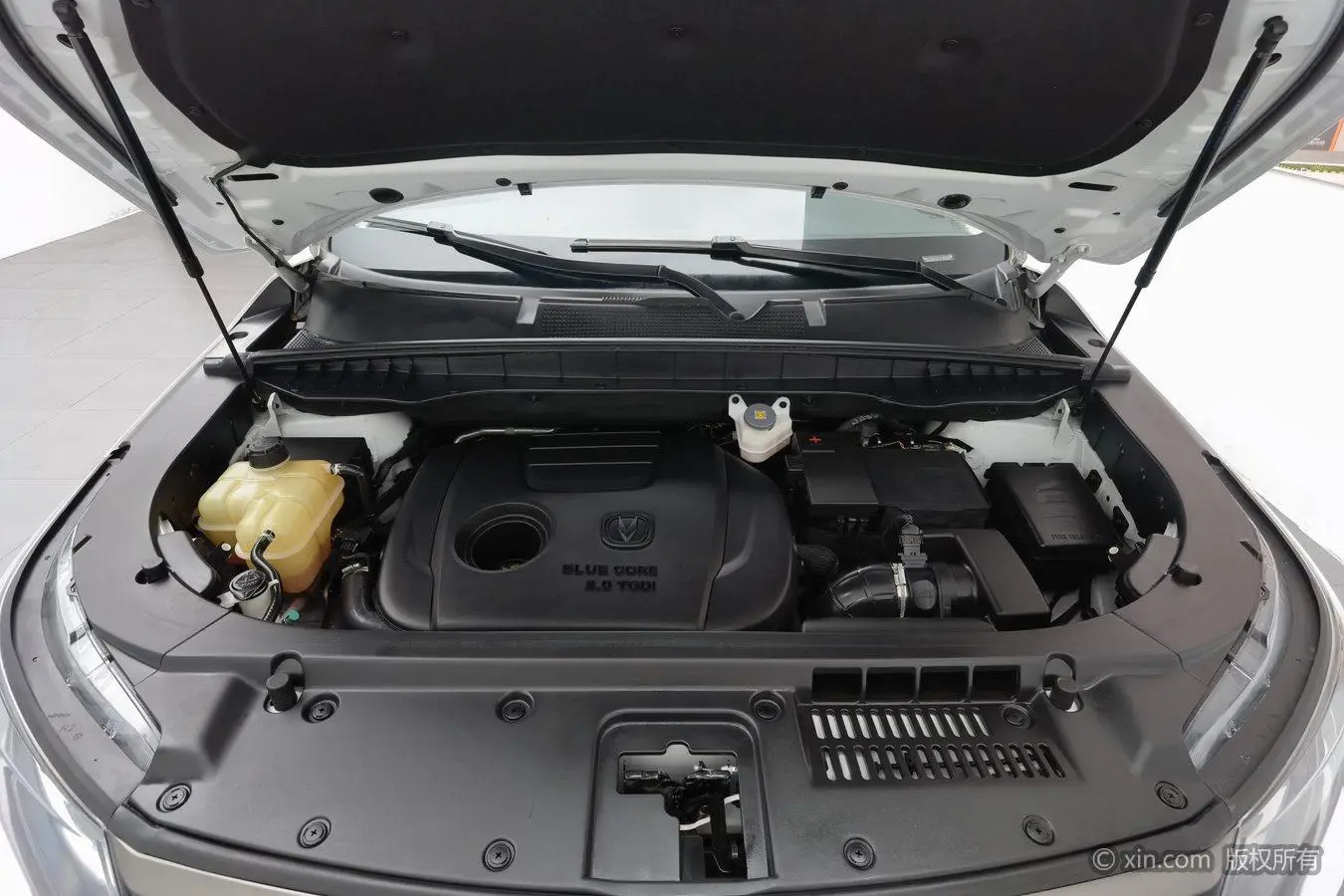 Changan Changan CS95 2.0T two-wheel drive luxury