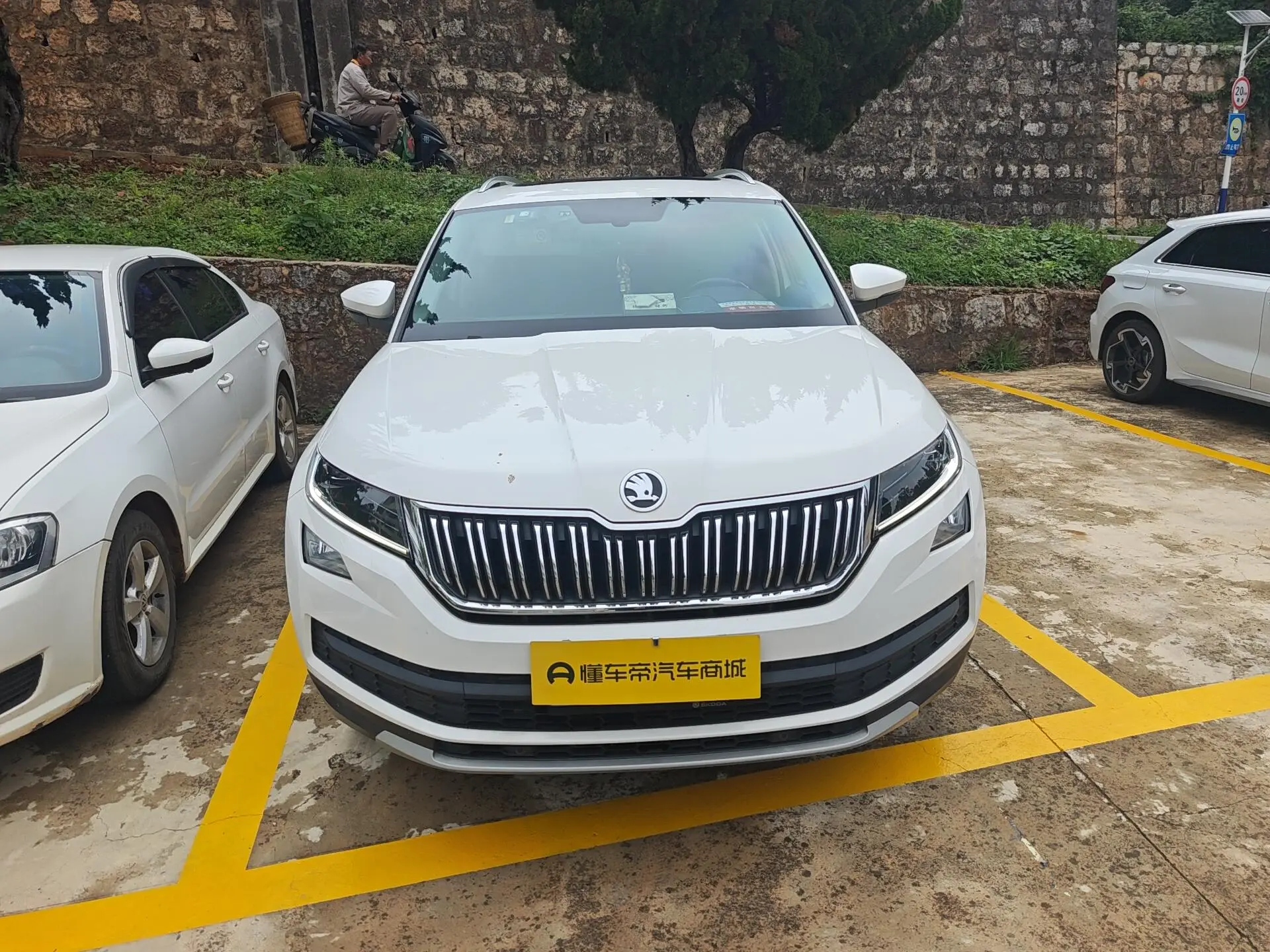 Skoda Kodiak Facelifted ZI330 5-seater two-wheel drive luxury premium edition Country VI