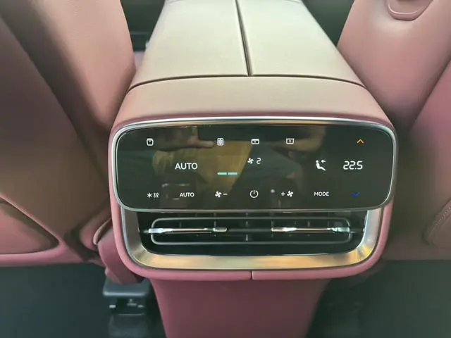AITO Ask the world M8 Extended range Ultra six-seater version