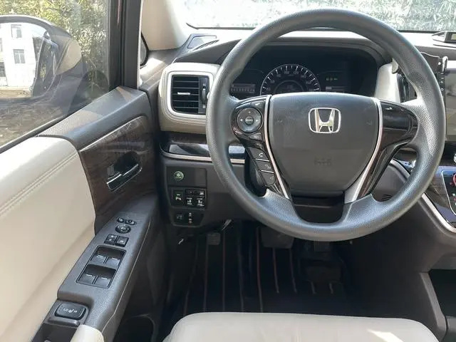 Honda Odyssey 2.4L Deluxe Edition