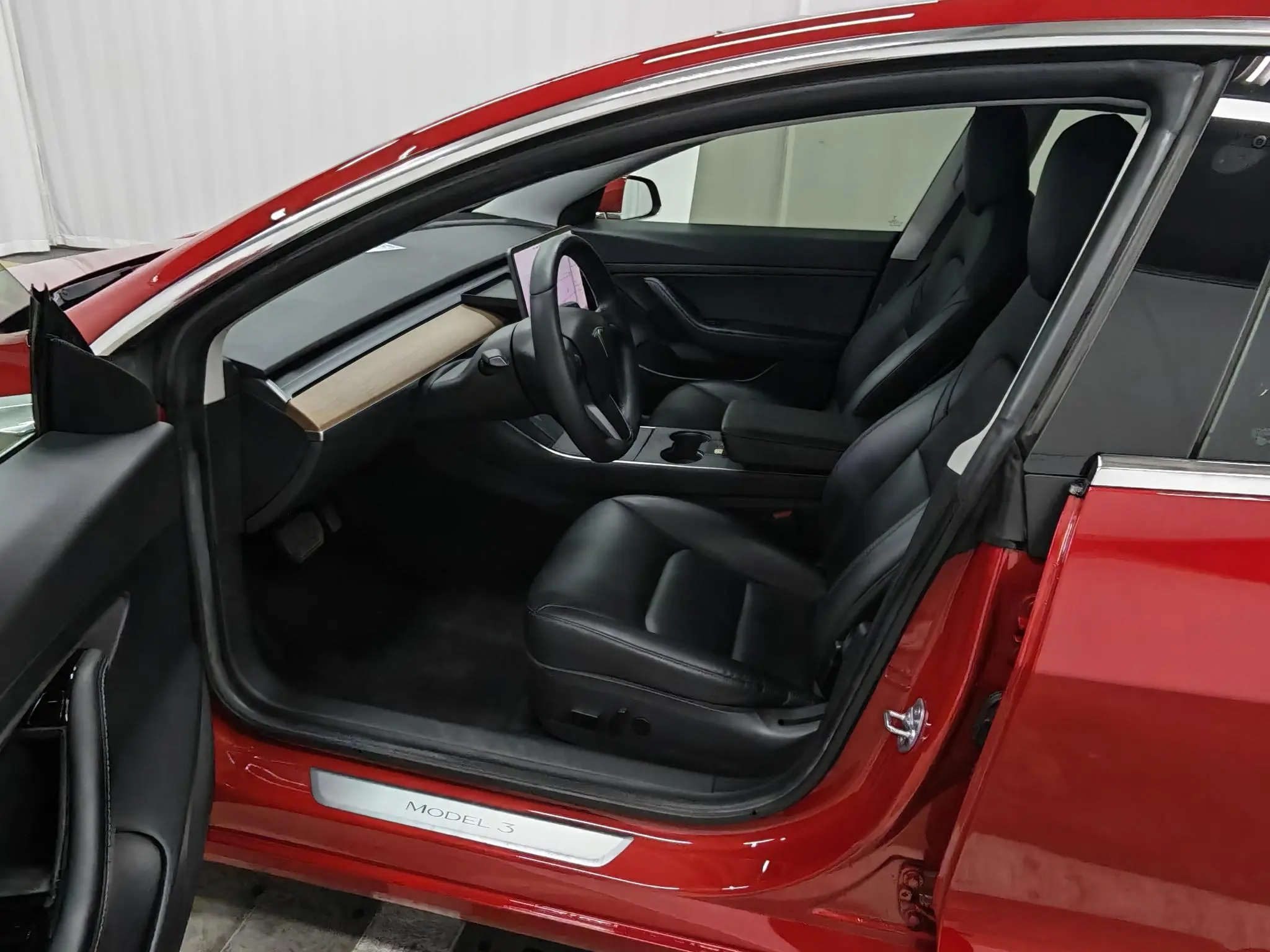 Tesla Model 3 Facelift, long battery life, rear-wheel drive version