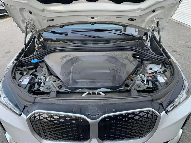 BMW BMW iX1 xDrive30L X design set